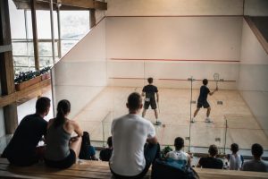 découvrez où trouver le meilleur squash à caen, adapté à tous les niveaux, avec des terrains de qualité et des clubs accueillants pour débutants comme experts.